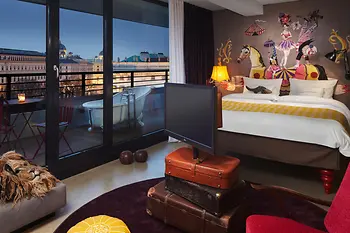 Hotel room with free-standing bathtub on the terrace.