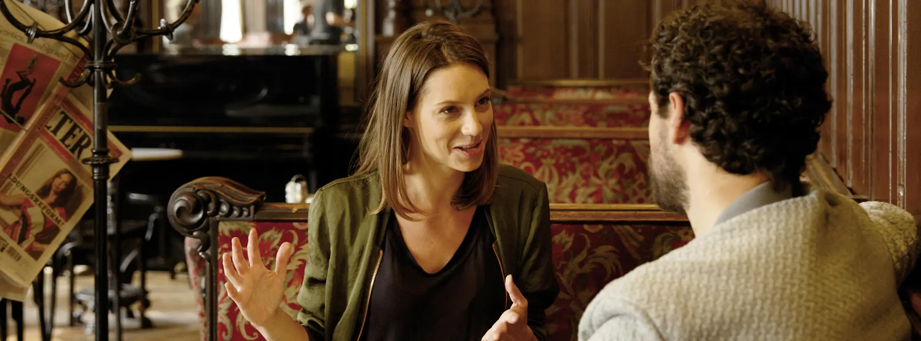 Café Sperl, Egy nő és egy férfi reggelizik és beszélgetnek