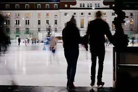 Ice skating in the sunshine 
