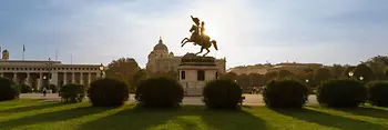 equestrian statue at Heldenplatz
