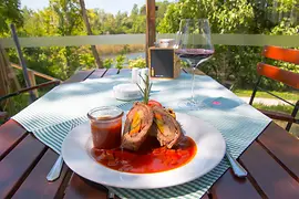 Das Chadim, Outdoor dining