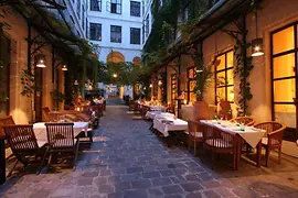 Evening atmosphere in the garden of the innkeeper Durchhaus