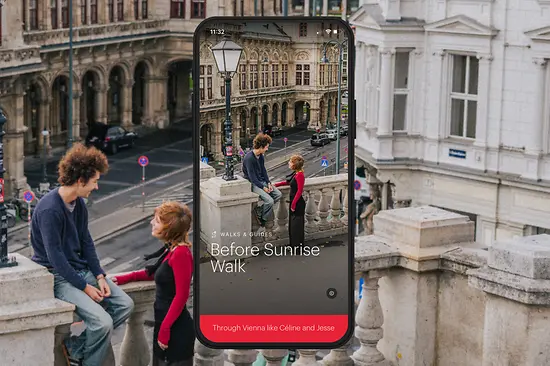 Sujet ivie with text: "Before Sunrise Walk"