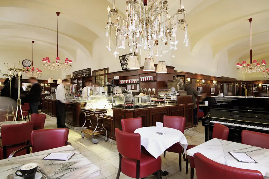 Café Diglas: interior view