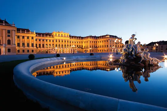 Palatul Schönbrunn noaptea