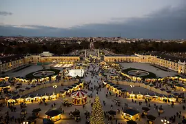 Christmas market in front of Schönbrunn Palace