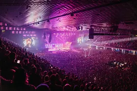 A full Vienna Stadthalle during a Green Day concert in 2025