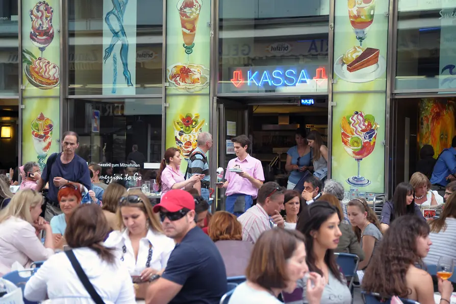 Zanoni & Zanoni, Rotenturmstraße ice cream parlor, people sitting on tables and eating ice cream